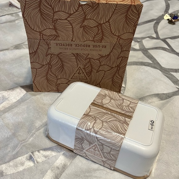 Guess lunch box - Picture 3 of 7